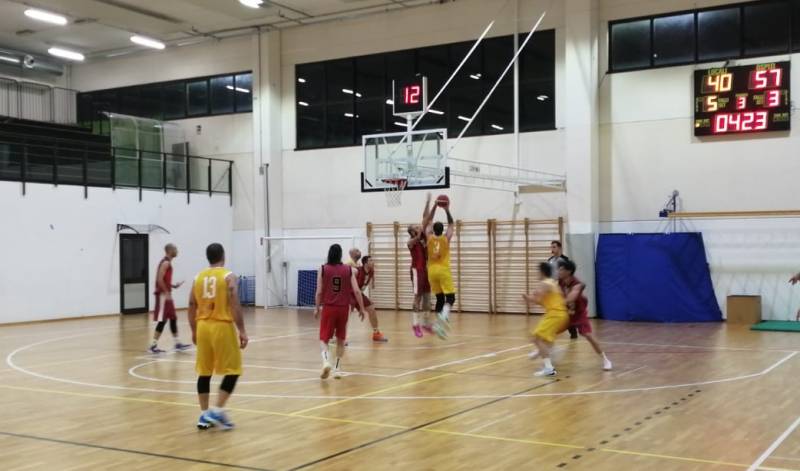 Il Basket Macerata chiude il 2024 con una vittoria in trasferta contro Fermo 