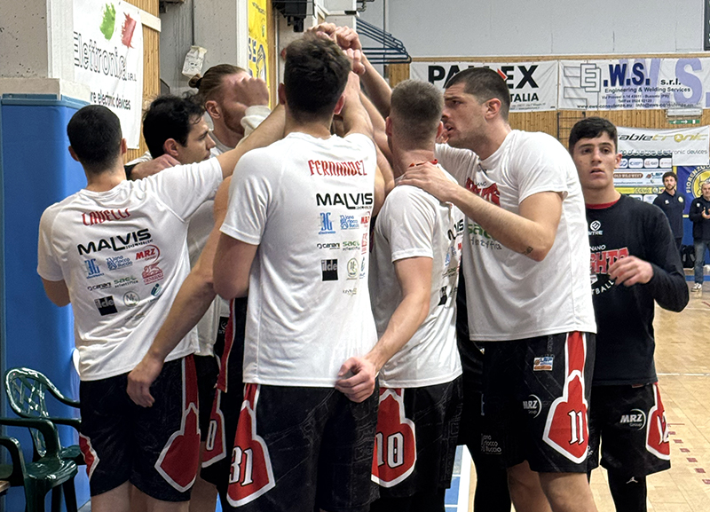 I Bees reggono solo un tempo, poi la capolista Legnano Knights prende il largo e chiude 52-77 