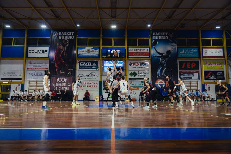 EMI Basket Gubbio, 6 vittorie di fila. Contro Assisi finisce 69-57 in un match infinito