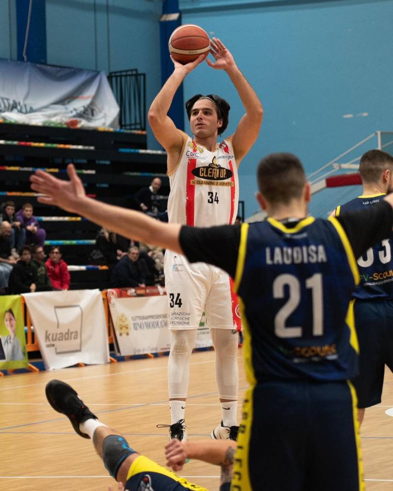 Impresa Clean Up, battuta la capolista Lecce 70-64. Infante decisivo con 30 punti 