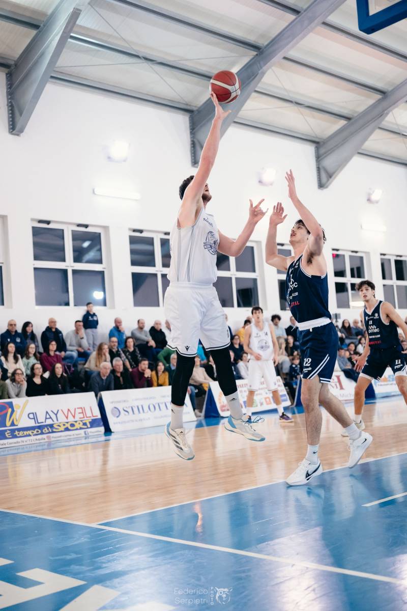 Il Nuovo Basket Aquilano apre con una vittoria prestigiosa i Play-In Gold superando Bramante Pesaro 