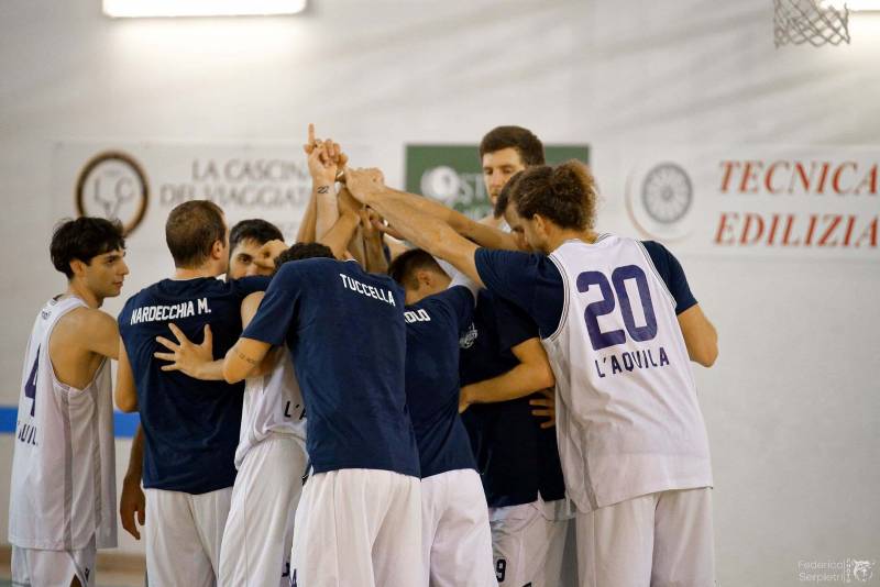 Il Nuovo Basket Aquilano supera nettamente in casa al PalaAngeli il Mondragone e torna a correre 