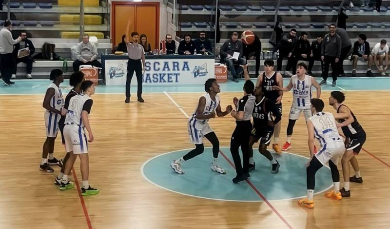 La seconda fase del Pescara Basket si apre con una sconfitta. Al Pala Elettra passa il Civitanova 