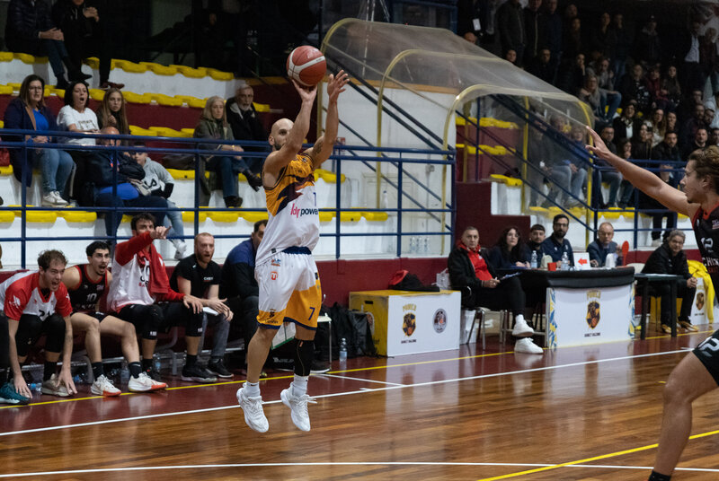 LA POWER LOTTA MA NON BASTA: Chieti si impone all'ITSVIL Arena del PalaSilvestri 