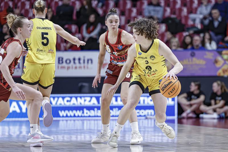 L'Alama cede alle campionesse d'Italia: dopo un 1° tempo in equilibrio la Reyer scappa nella ripresa 