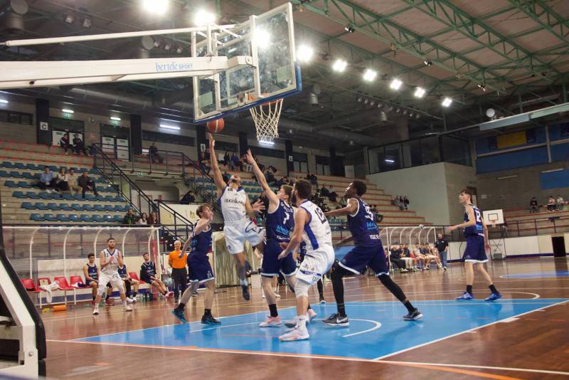 Lucky Wind Foligno chiude con una vittoria il girone d'andata: 80-56 contro New Basket Isernia 