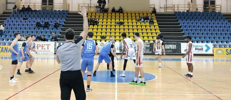 L'Unibasket lotta alla pari ma deve lasciare i due punti all'Alba 