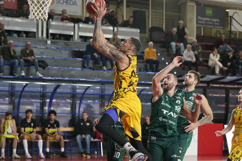 Al Ruggi non riesce l'impresa, la Virtus Imola combatte ma si arrende 72-78 contro Treviglio 