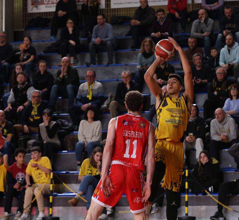 Tripla Virtus! Terzo successo di fila per i gialloneri: Vicenza crolla al Ruggi per 79-65